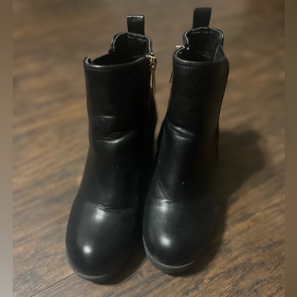 Chelsea Boot - Picture 3 of 7